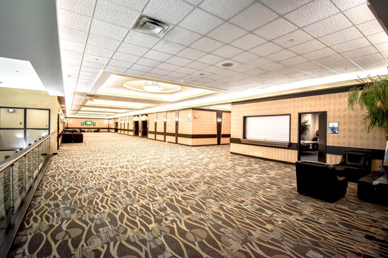 Canad Inns Destination Centre Club Regent Casino Hotel Winnipeg Exteriör bild