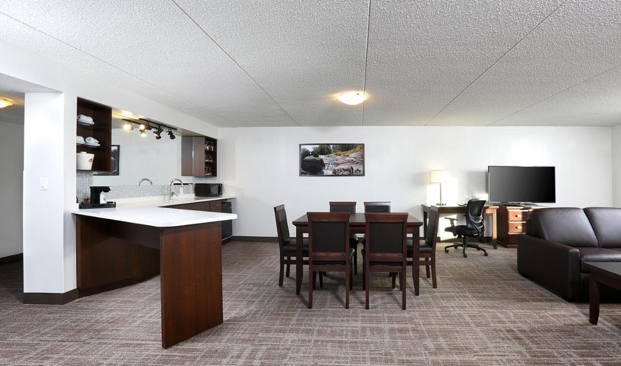 Canad Inns Destination Centre Club Regent Casino Hotel Winnipeg Exteriör bild