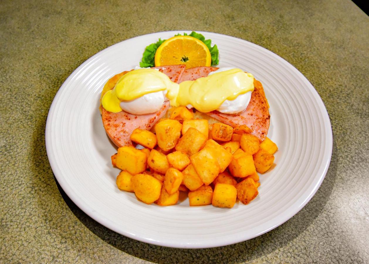 Canad Inns Destination Centre Club Regent Casino Hotel Winnipeg Exteriör bild