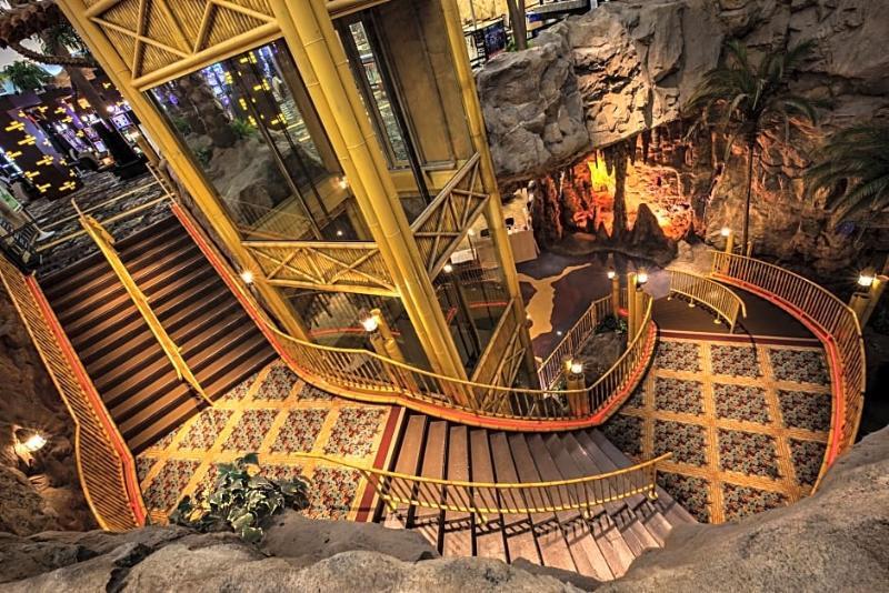 Canad Inns Destination Centre Club Regent Casino Hotel Winnipeg Exteriör bild